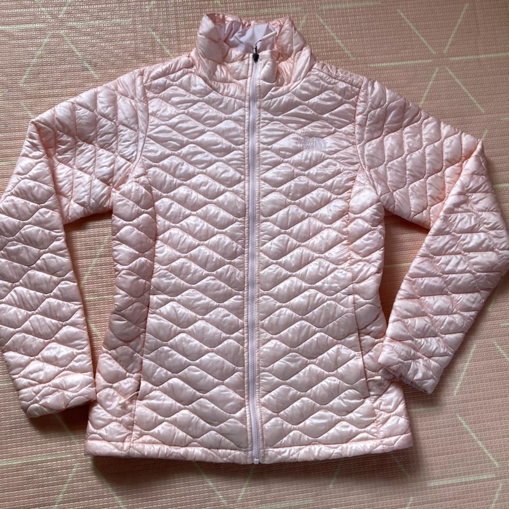 North Face Thermball eco jacket size S pink great condition